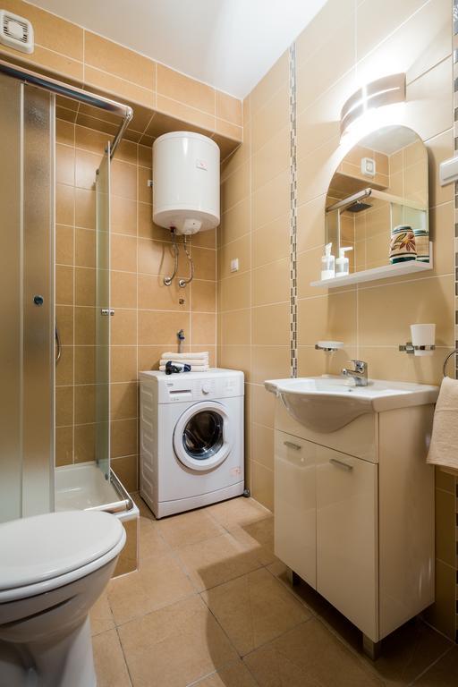 ! Promo! Central Evergreen Studio - Free Public Parking-Fast Wi-Fi Novi Sad Exteriör bild