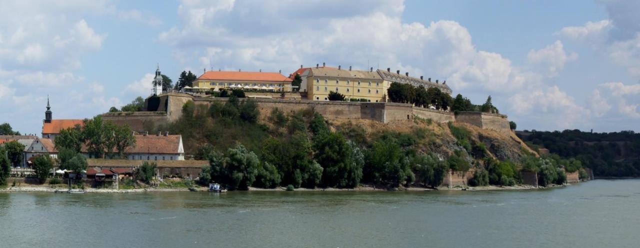 ! Promo! Central Evergreen Studio - Free Public Parking-Fast Wi-Fi Novi Sad Exteriör bild